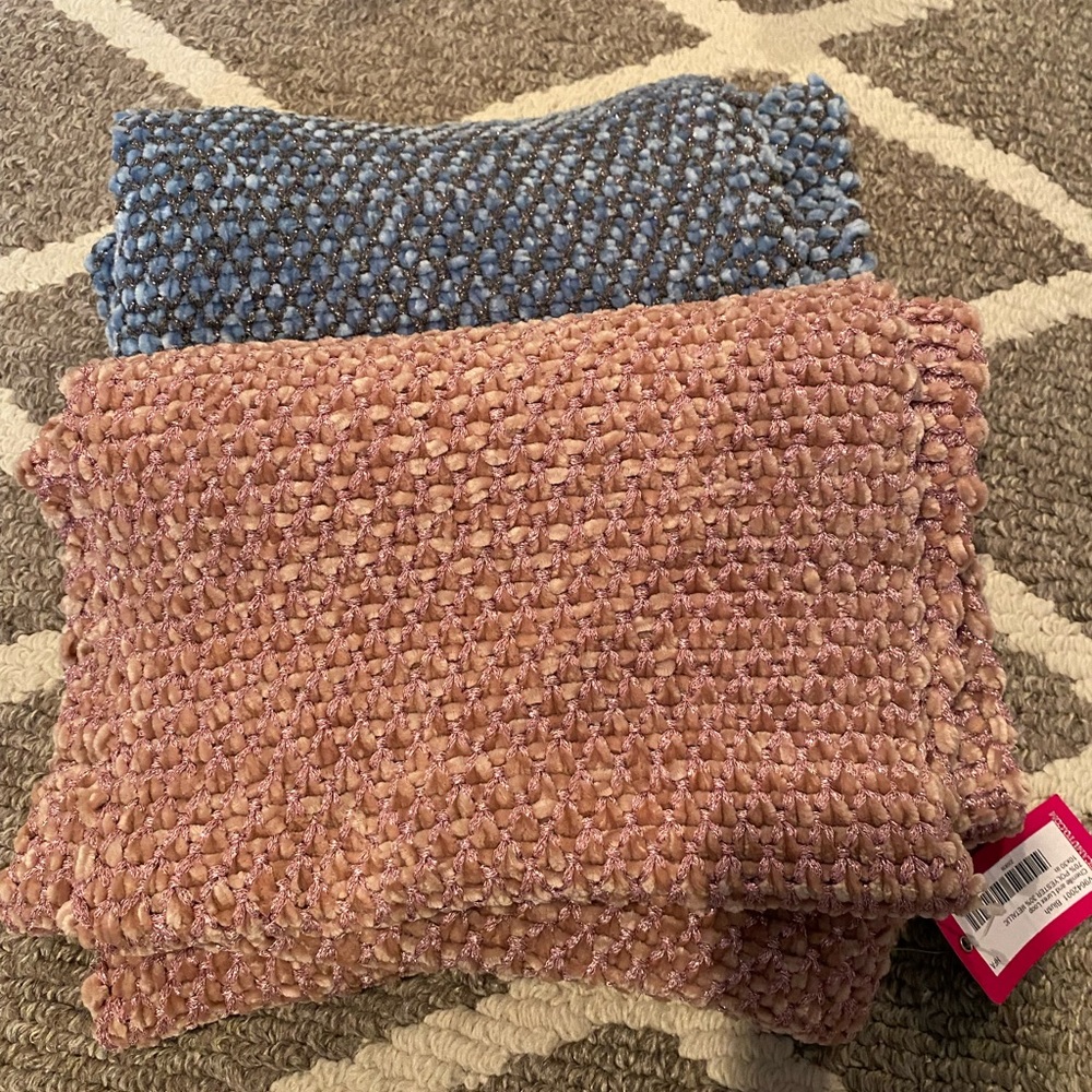 New with tags Vince camuto scarves (2)